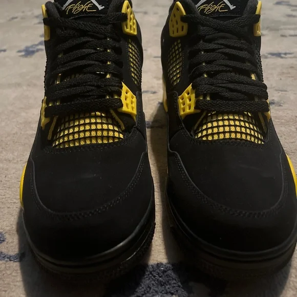 Air Jordan 4 ‘Thunder’